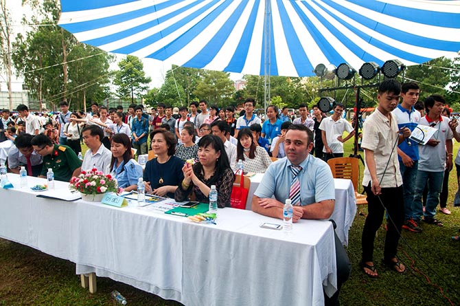 nước khoáng miocen tài trợ